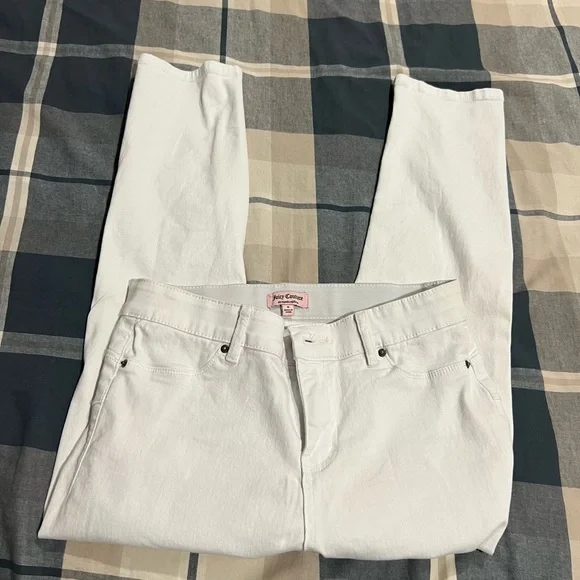 White capri jean, size 8, Juicy Culture - Picture 2 of 4